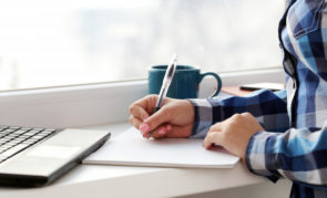Jangan Bingung! Inil 5 Tips Mudah Menulis Karya Ilmiah dengan Benar