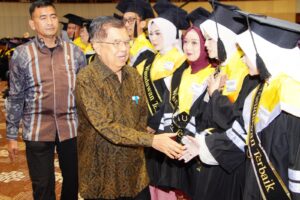 Warga Kehormatan UNAS dan Wakil Presiden Republik Indonesia ke-10 dan ke-12, Yusuf Kalla